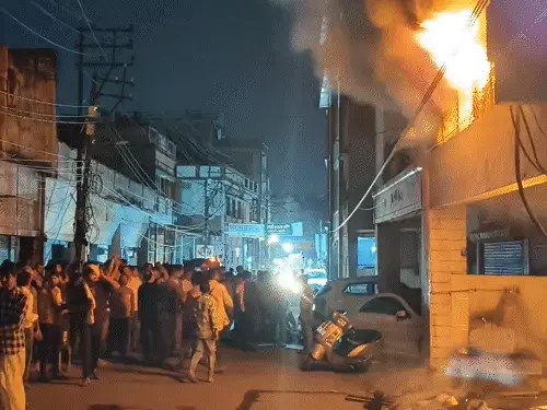ब्रेकिंग न्यूज़: कानपुर में भीषण आग, एक ही परिवार के 5 लोगों की दर्दनाक मौत 1 कानपुर में भीषण आग