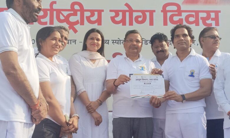 AGRA- 11वें ’अंतरराष्ट्रीय योग दिवस’ के अवसर पर एकलव्य स्टेडियम पर ’सामूहिक योगाभ्यास’ भव्य रूप से हुआ संपन्न 1