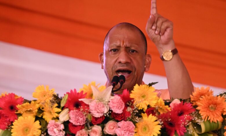 AGRA- मुख्यमंत्री ने पुण्य श्लोक लोकमाता अहिल्याबाई होल्कर जन्म त्रिशताब्दी के अंतर्गत जनसभा को किया संबोधित 1
