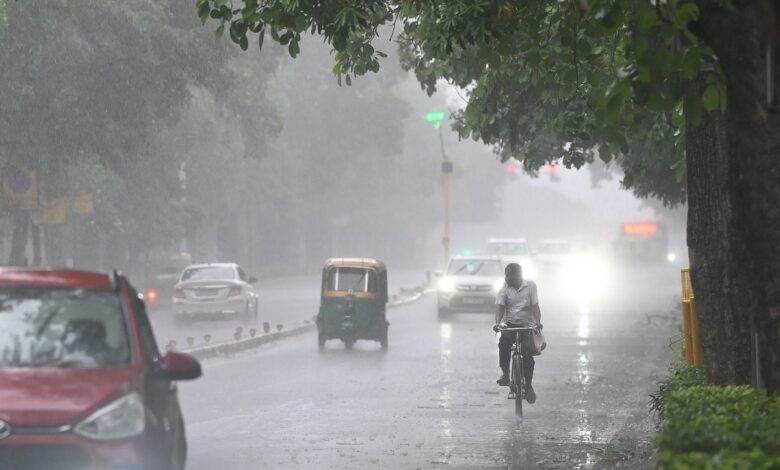 AGRA- मौसम विभाग के द्वारा एलर्ट जारी, 23 जून से 25 जून को वर्षा होने एवं आंधी तूफ़ान के साथ वज्रपात होने की संभावना 1