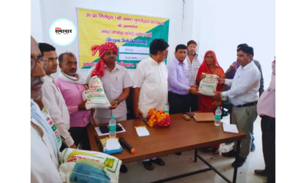 मिलेट्स पुनरुद्धार अभियान: खेरागढ़ में किसानों को बांटी गई रागी मिनी किट मिलेट्स