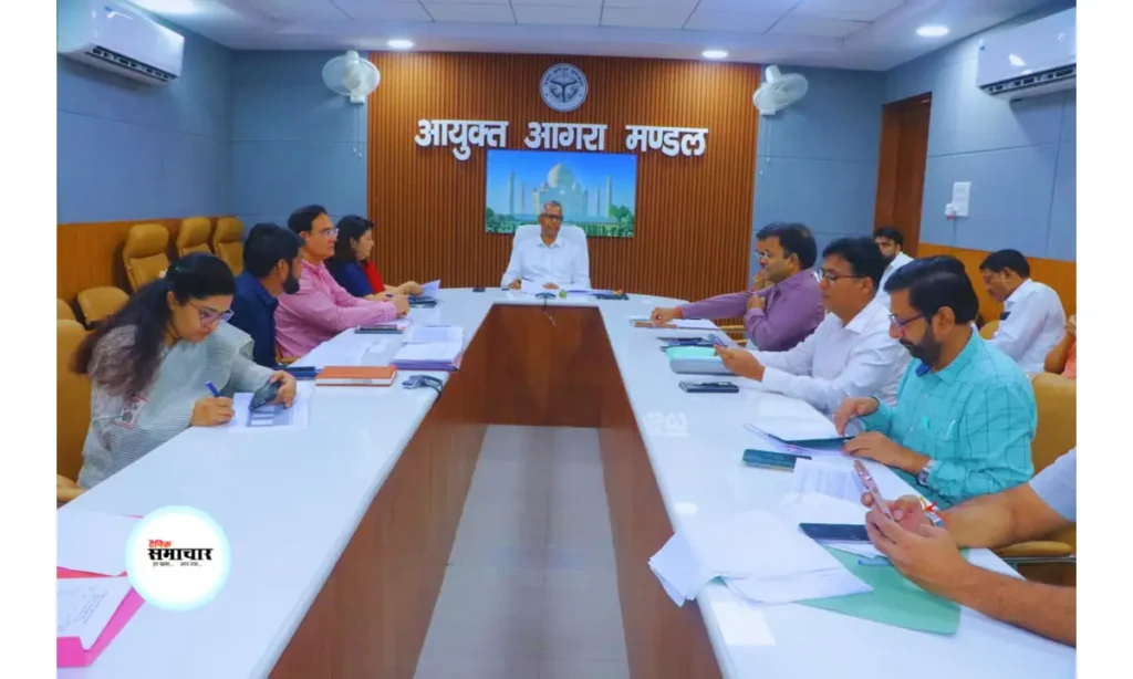आगरा मंडल की समीक्षा बैठक में कर वसूली पर मंडलायुक्त सख्त समीक्षा