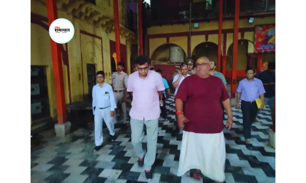 सावन सोमवार व कांवड़ यात्रा को लेकर आगरा प्रशासन का शिव मंदिरों का निरीक्षण सावन