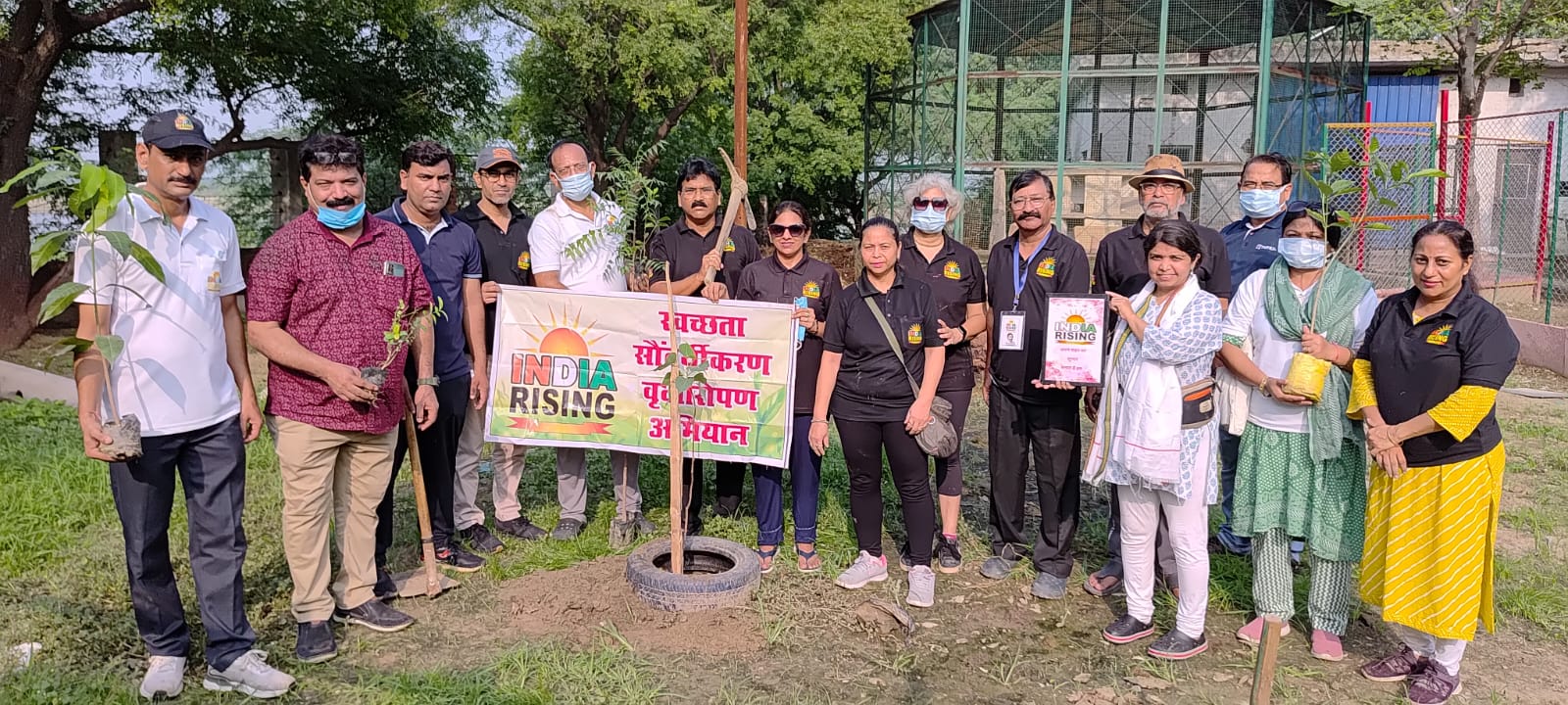 टीम इंडिया राइजिंग और PFA ने दयालबाग आगरा में चलाया स्वच्छता एवं वृक्षारोपण अभियान
