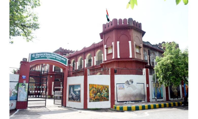 आगरा डॉ. भीमराव आंबेडकर विश्वविद्यालय का छात्रावास बना मंडल में सर्वश्रेष्ठ बालिका छात्रावास: महिमा मिश्रा के निरीक्षण में मिला सम्मान 1 आगरा