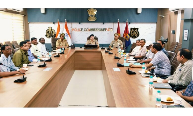 आगरा स्कूलों में ट्रैफिक जाम से राहत: अब विद्यालय परिसर में खड़े होंगे वाहन, सड़क पर नहीं लगेगा जाम 1 आगरा