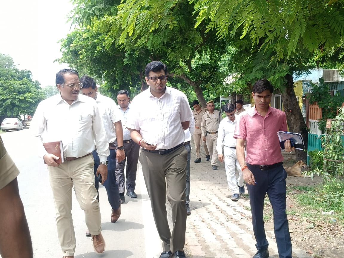 ईवीएम व वीवीपैट बेयर हाउस