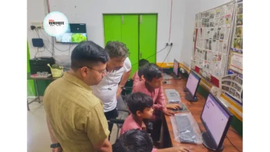आगरा में बीएसए ने बच्चों को, कंप्यूटर, का पाठ सिखाया