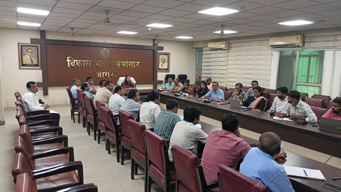 CDO, प्रतिभा सिंह, ने आगरा BSA की लापरवाही पर वेतन रोका