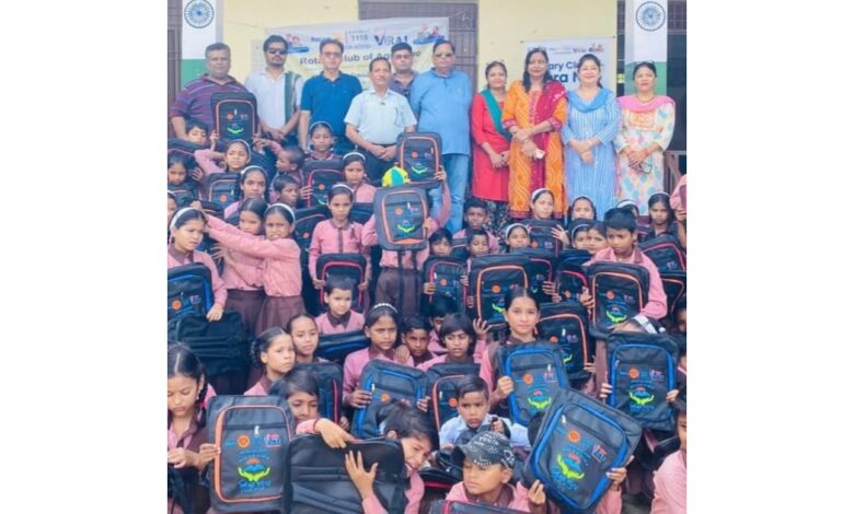 AGRA- आगरा में रोटरी क्लब नियो ने 200 निर्धन बच्चों को निशुल्क बैग वितरित किए, जल्द होगा स्वास्थ्य शिविर और स्टेशनरी वितरण 1 रोटरी क्लब