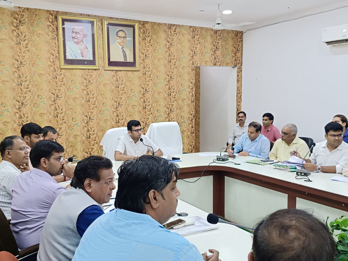 जिलाधिकारी की अध्यक्षता में जिला सड़क सुरक्षा समिति की बैठक संपन्न 3 सड़क सुरक्षा समिति