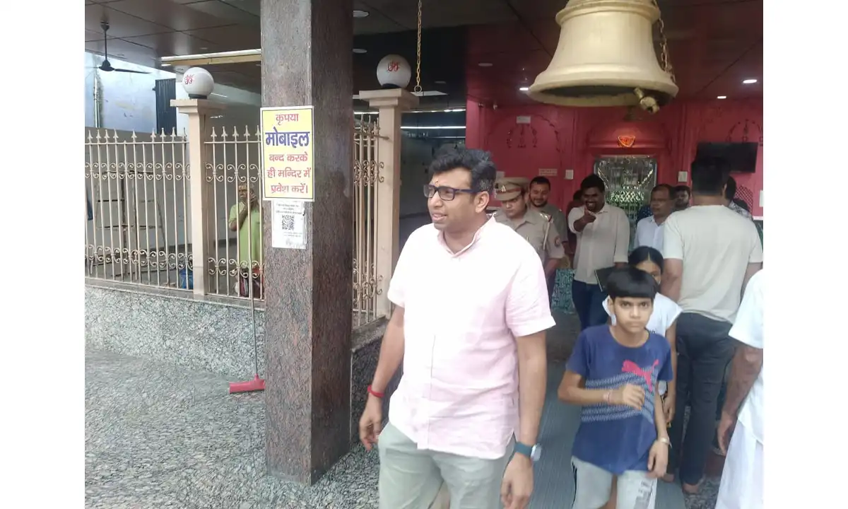 कैलाश मंदिर निरीक्षण
