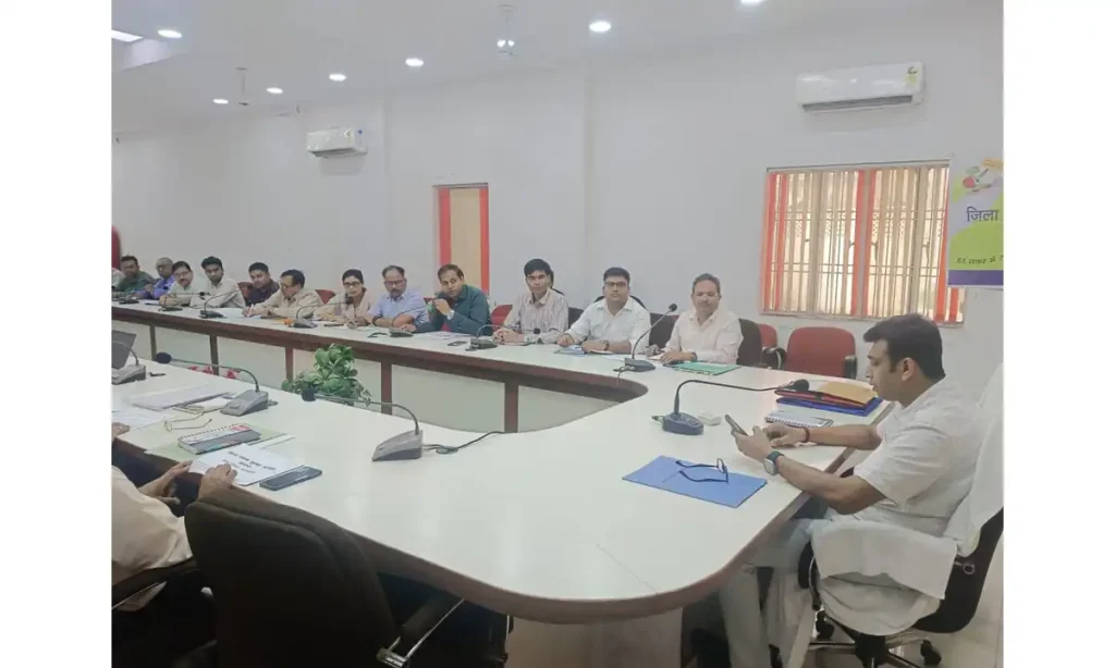 नो हेलमेट-नो फ्यूल, आगरा, नो हेलमेट नो फ्यूल अभियान, आगरा सड़क सुरक्षा समिति, जिलाधिकारी अरविंद मल्लप्पा बंगारी