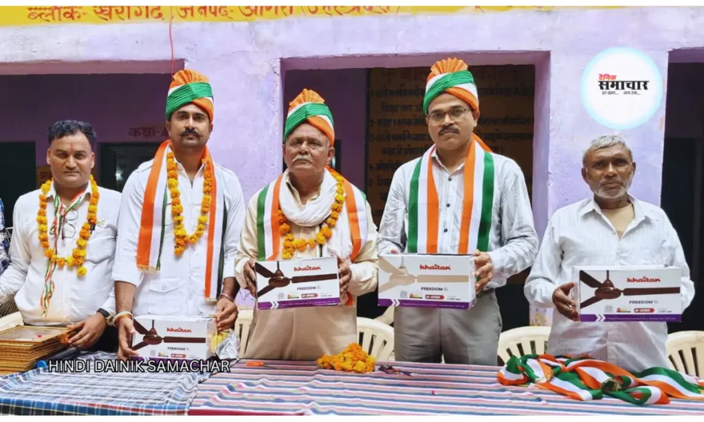 स्वतंत्रता दिवस पर सामुदायिक सहयोग से स्कूल को मिला उपहार स्वतंत्रता दिवस, प्राथमिक विद्यालय कछपुरा सरेंडा, स्वतंत्रता दिवस समारोह आगरा, प्राथमिक विद्यालय कछपुरा सरेंडा, खेरागढ़ स्वतंत्रता दिवस कार्यक्रम