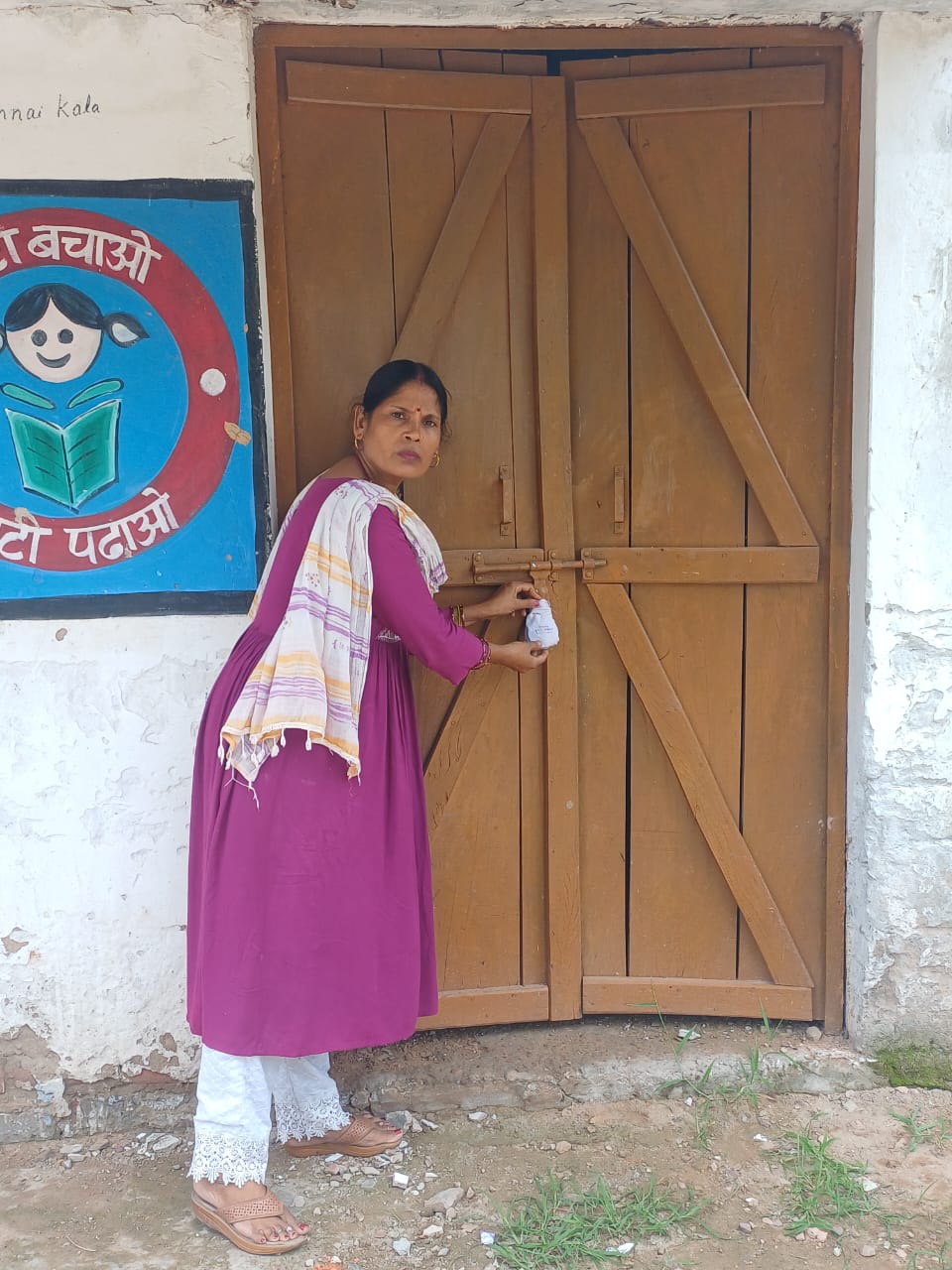 आगरा जर्जर स्कूल, विद्यालय ध्वस्तीकरण, बेसिक शिक्षा समीक्षा