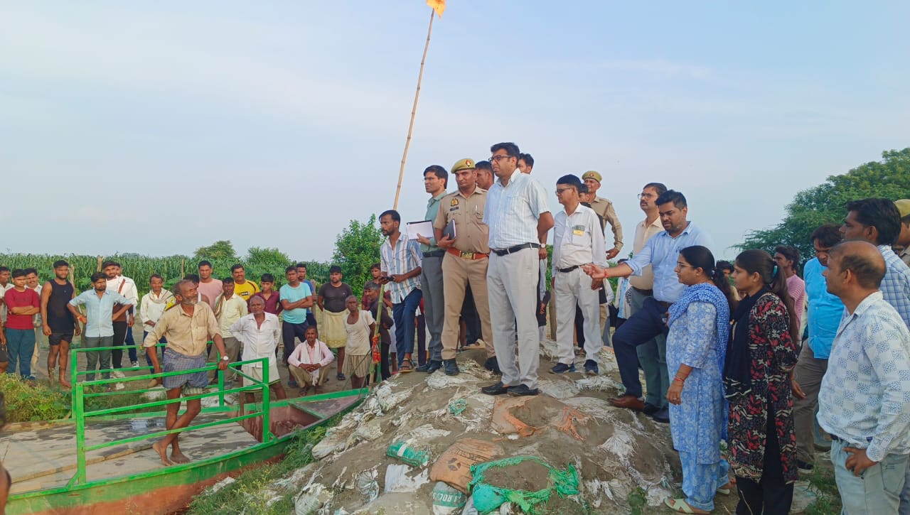 आगरा डीएम, बाढ़