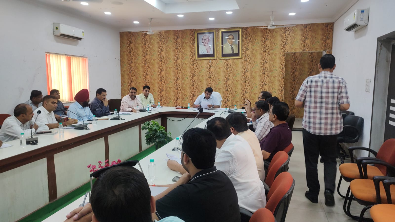 उर्वरक समीक्षा बैठक, जिलाधिकारी अरविंद मल्लप्पा बंगारी, आगरा