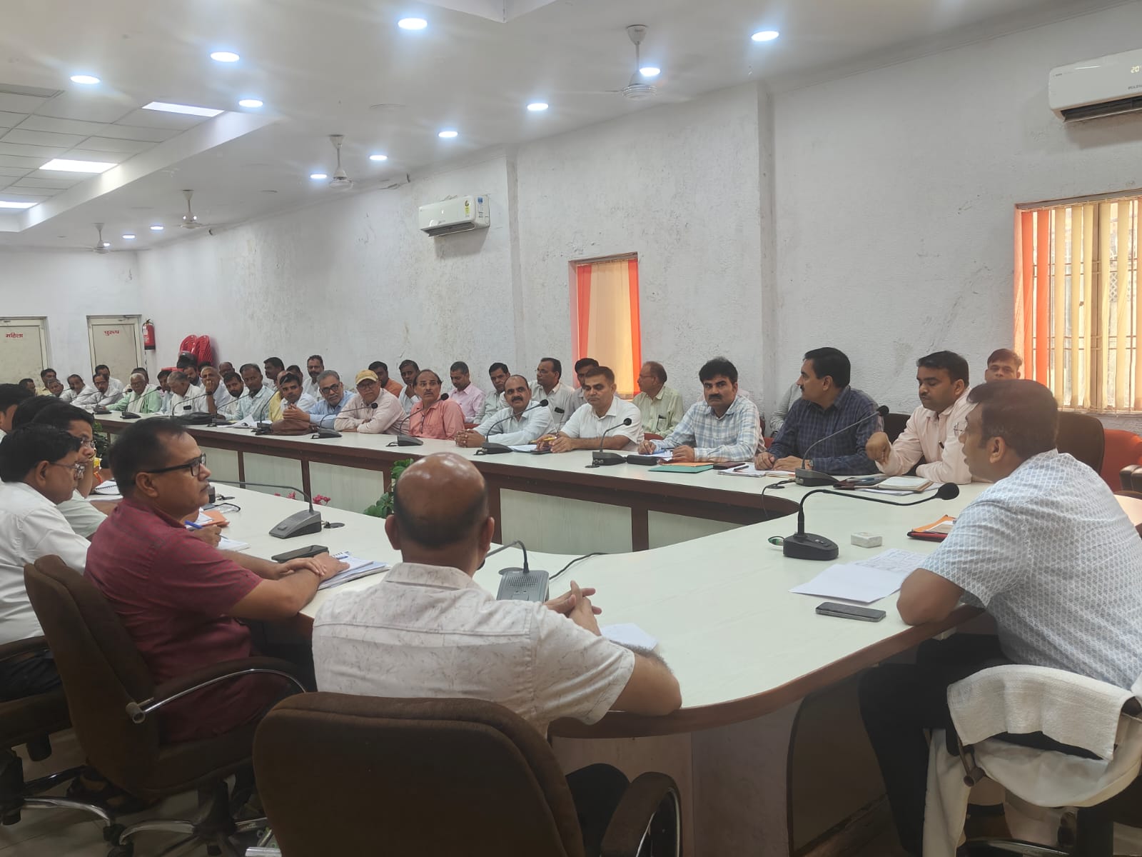 उर्वरक समीक्षा बैठक, जिलाधिकारी अरविंद मल्लप्पा बंगारी, आगरा