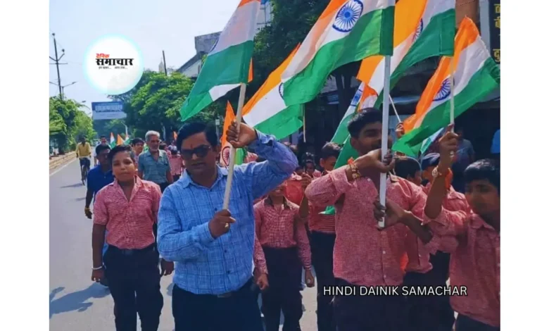 आगरा में कंपोजिट स्कूल बच्चों की तिरंगा रैली 1 कंपोजिट स्कूल, तिरंगा रैली