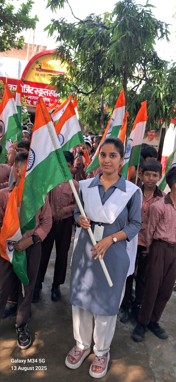 कंपोजिट स्कूल, तिरंगा रैली