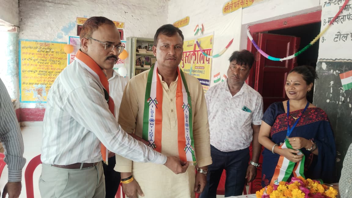 खेरागढ़ द्वितीय विद्यालय, पुस्तकालय, चेयरमैन सुधीर गर्ग