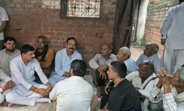 गैस सिलेंडर हादसा आगरा, सांसद राजकुमार चाहर, गैस सिलेंडर विस्फोट, बाह क्षेत्र समाचार, आगरा दुर्घटना सहायता, देवीय आपदा राहत कोष