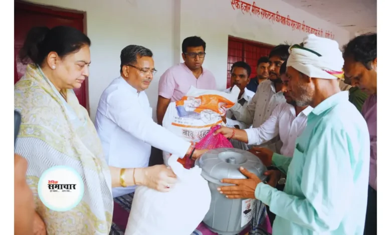 प्रभारी मंत्री जयवीर सिंह, बाढ़, क्षेत्र का किया निरीक्षण