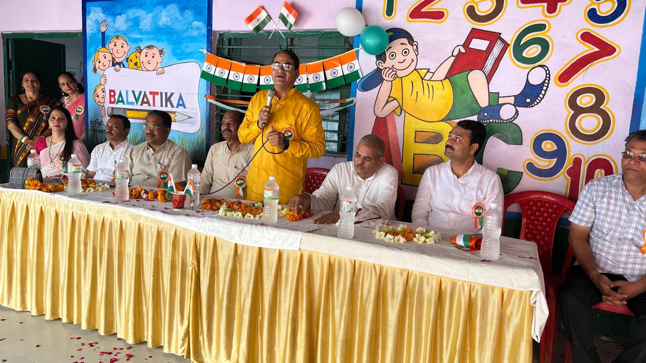 बाल वाटिका, आगरा परिषदीय विद्यालय, आगरा बाल वाटिका उद्घाटन 2025, परिषदीय विद्यालय स्वतंत्रता दिवस, प्राथमिक विद्यालय नगला गाड़े, बेसिक शिक्षा विभाग आगरा,