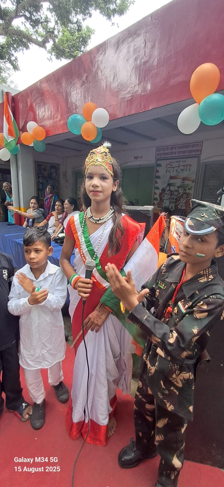स्वतंत्रता दिवस, प्राइमरी स्कूल स्वतंत्रता दिवस कार्यक्रम, कंपोजिट स्कूल आगरा सांस्कृतिक कार्यक्रम, बच्चों को उपहार वितरण स्वतंत्रता दिवस, आगरा श्यामा देवी स्कूल स्वतंत्रता दिवस