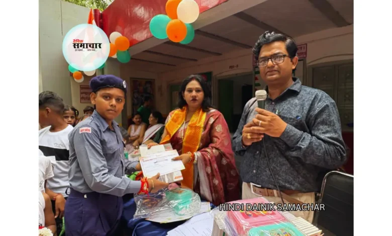 स्वतंत्रता दिवस, प्राइमरी स्कूल स्वतंत्रता दिवस कार्यक्रम, कंपोजिट स्कूल आगरा सांस्कृतिक कार्यक्रम, बच्चों को उपहार वितरण स्वतंत्रता दिवस, आगरा श्यामा देवी स्कूल स्वतंत्रता दिवस