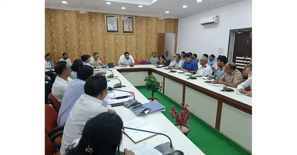 जिला पर्यावरण समिति, आगरा, उटांगन नदी पुनरुद्धार योजना, वृक्षारोपण अभियान आगरा, जिलाधिकारी अरविंद मल्लप्पा बंगारी, गंगा समिति बैठक आगरा