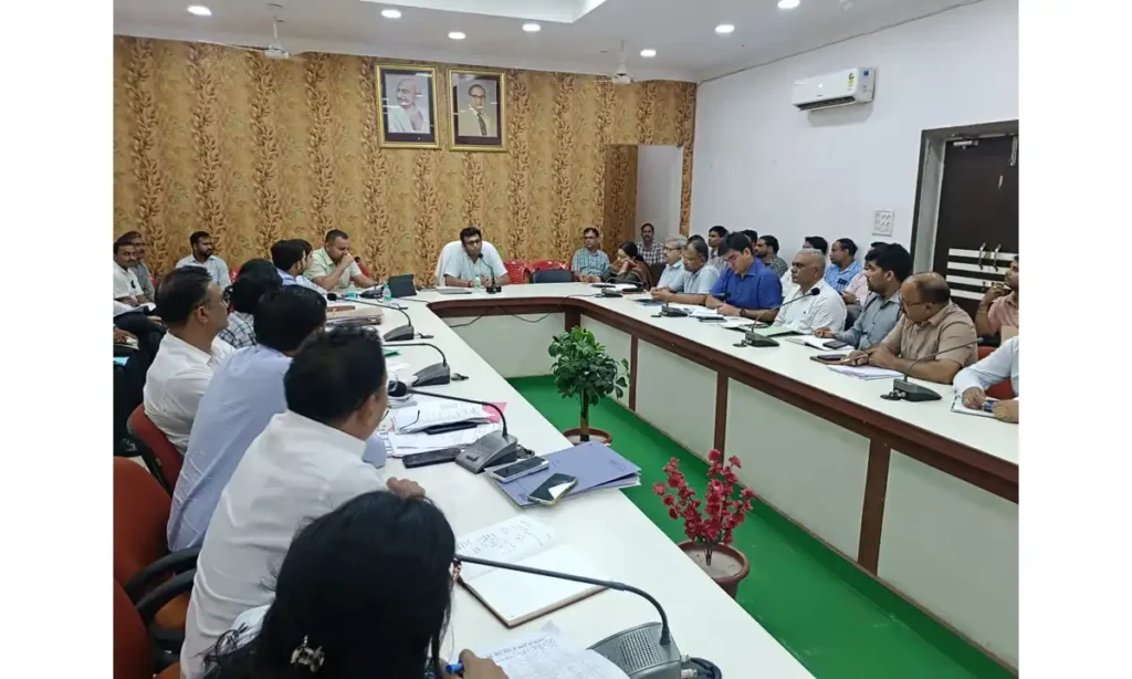 जिलाधिकारी अरविंद मल्लप्पा बंगारी की समीक्षा बैठक, दिए कड़े निर्देश जिलाधिकारी अरविंद मल्लप्पा बंगारी, आईजीआरएस समीक्षा बैठक आगरा