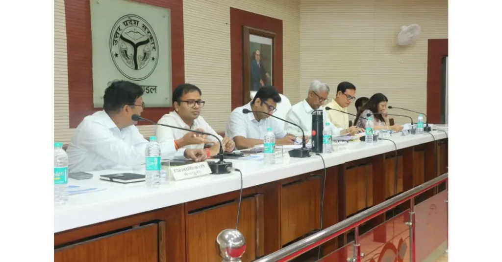 मण्डलायुक्त शैलेन्द्र कुमार सिंह ने की सीएम डैशबोर्ड समीक्षा बैठक, विभागों को मिले सख्त निर्देश मण्डलायुक्त शैलेन्द्र कुमार सिंह, सीएम डैशबोर्ड समीक्षा बैठक, आगरा मंडल विकास कार्य, पंचायत विकास आगरा, गौशाला सुधार आगरा, आयुष्मान कार्ड पंजीकरण, पीएम सूर्य घर योजना आगरा, सोलर एनर्जी योजना मथुरा, सड़क निर्माण मथुरा, जल जीवन मिशन फिरोजाबाद, शिक्षा विभाग समीक्षा आगरा, पंचायत सहायकों की भर्ती, यूनिसेफ अभियान आगरा, आयुक्त समीक्षा बैठक