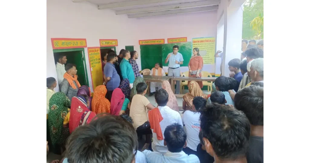 AGRA NEWS- जिलाधिकारी अरविंद मल्लप्पा बंगारी व विधायक छोटेलाल वर्मा ने फतेहाबाद बाढ़ प्रभावित गांवों का निरीक्षण, राहत सामग्री वितरित फतेहाबाद बाढ़ राहत, आगरा बाढ़ प्रभावित गांव, जिलाधिकारी अरविंद मल्लप्पा बंगारी, विधायक छोटेलाल वर्मा, फतेहाबाद बाढ़ निरीक्षण, बाढ़ राहत सामग्री वितरण, नगरिया रामकरण बाढ़, गढ़ी भज्जै बाढ़, आगरा बाढ़ समाचार, यूपी बाढ़ राहत 2025, फसल नुकसान सर्वे, बाढ़ मुआवजा उत्तर प्रदेश, आगरा समाचार