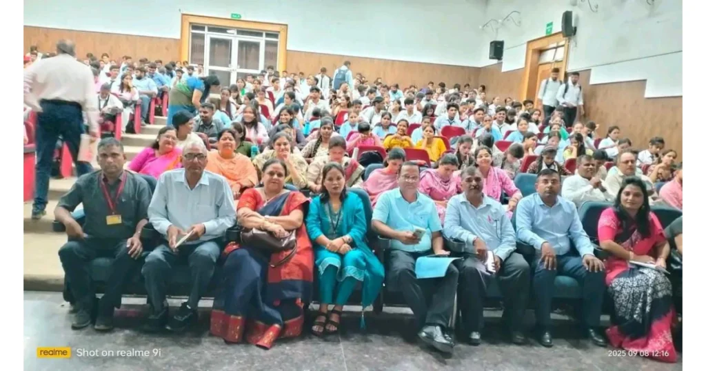 समर्थ व विकसित उत्तर प्रदेश @2047, समर्थ उत्तर प्रदेश 2047, विकसित उत्तर प्रदेश विजन डॉक्यूमेंट, उत्तर प्रदेश विकास योजना 2047, आगरा संवाद कार्यक्रम, खेरागढ़ छात्र प्रस्तुति, यूपी सरकार 2047 अभियान, योगी आदित्यनाथ विजन डॉक्यूमेंट