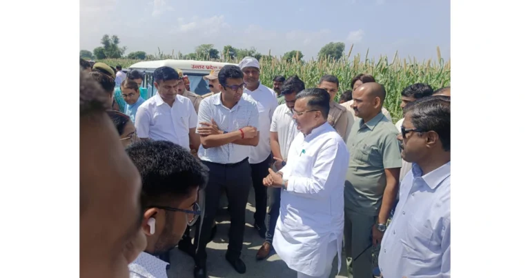 आगरा बाढ़ समाचार, जयवीर सिंह आगरा दौरा, बाढ़ राहत किट वितरण, मुख्यमंत्री आपदा राहत कोष, बाढ़ प्रभावित परिवार मुआवजा, आगरा बाढ़ अपडेट, पर्यटन मंत्री जयवीर सिंह, बाढ़ प्रभावित गांव आगरा, आगरा बाढ़ राहत शिविर, यमुना नदी कटान आगरा, बाढ़ आपदा राहत आगरा, आगरा न्यूज़ 2025