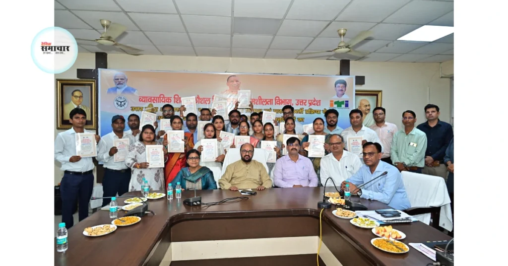 आगरा अनुदेशक नियुक्ति पत्र, अनुदेशक नियुक्ति 2025, योगी आदित्यनाथ नियुक्ति पत्र वितरण, योगेंद्र उपाध्याय आगरा, पुरुषोत्तम खंडेलवाल विधायक, आगरा नियुक्ति समाचार, उत्तर प्रदेश अनुदेशक भर्ती 2025