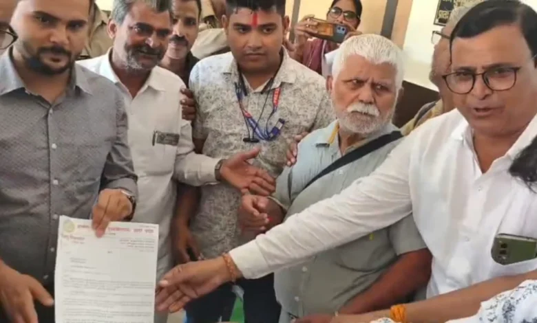 ग्रामीण पत्रकार एसोसिएशन आगरा, ग्रामीण पत्रकार ज्ञापन, मुख्यमंत्री को ज्ञापन आगरा, पत्रकार सुरक्षा मांग, पत्रकार मान्यता योजना, ग्रामीण पत्रकार आंदोलन, उत्तर प्रदेश पत्रकार खबर, लोकतंत्र की रीढ़ पत्रकार, आगरा कलेक्ट्रेट खबर, पत्रकार एसोसिएशन की मांगें