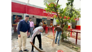 LIC स्वच्छता पखवाड़ा 2025, कंपोजिट विद्यालय आगरा, LIC सफाई अभियान, स्वच्छता पखवाड़ा समाचार, आगरा स्वच्छता अभियान, LIC सामाजिक जिम्मेदारी, स्कूल सफाई अभियान, पौधारोपण कार्यक्रम आगरा, स्वच्छ भारत अभियान LIC