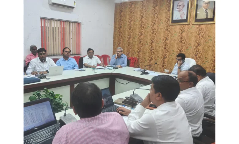 संचारी रोग नियंत्रण, आगरा संचारी रोग अभियान, आगरा दस्तक अभियान, जिलाधिकारी अरविंद मल्लप्पा बंगारी, आगरा स्वास्थ्य समिति बैठक, मलेरिया डेंगू रोकथाम आगरा, आगरा जिला स्वास्थ्य समाचार, शहरी ग्रामीण स्वास्थ्य योजना, आगरा जनजागरूकता अभियान, आगरा स्वास्थ्य विभाग अपडेट, दस्तक अभियान 2025, आगरा नागरिक स्वास्थ्य समाचार, जिला स्वास्थ्य निगरानी आगरा