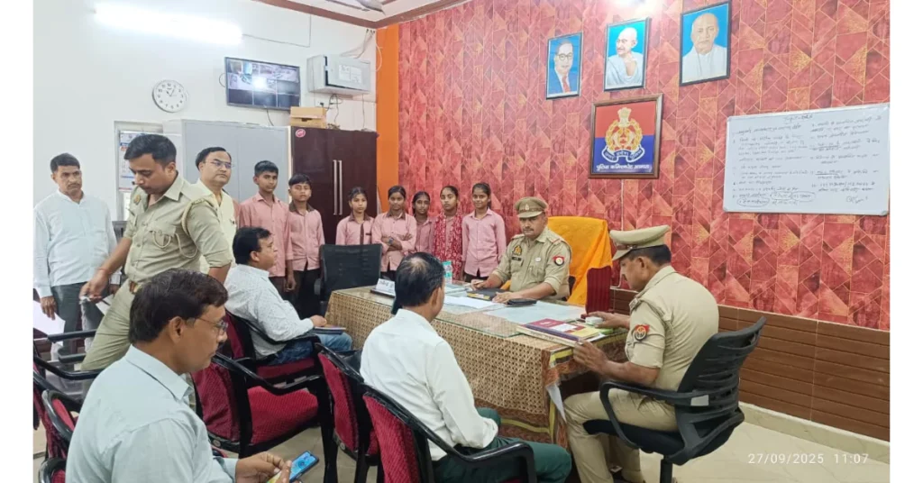 मिशन शक्ति 5.0: भलोखरा के बच्चों ने किया फतेहाबाद पुलिस थाना भ्रमण, कानून और सुरक्षा की मिली सीख मिशन शक्ति 5.0, पुलिस थाना भ्रमण, फतेहाबाद आगरा, बच्चों की सुरक्षा जागरूकता, डायल 112, महिला हेल्पलाइन 1090, विद्यालय भ्रमण, कानून व्यवस्था, अनिल कुमार नोडल शिक्षक, मिशन शक्ति अभियान