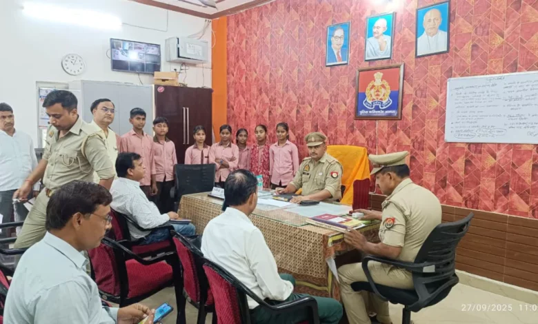 मिशन शक्ति 5.0, पुलिस थाना भ्रमण, फतेहाबाद आगरा, बच्चों की सुरक्षा जागरूकता, डायल 112, महिला हेल्पलाइन 1090, विद्यालय भ्रमण, कानून व्यवस्था, अनिल कुमार नोडल शिक्षक, मिशन शक्ति अभियान