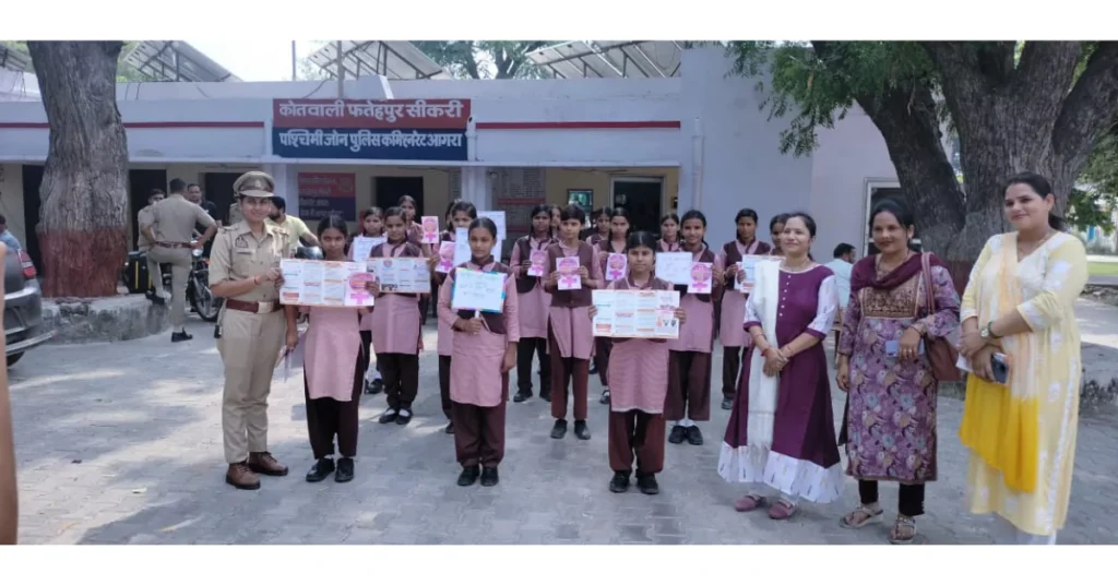 मिशन शक्ति 5.0, आगरा मिशन शक्ति, महिला सुरक्षा अभियान, छात्राओं का पुलिस भ्रमण, गुड टच बैड टच, महिला हेल्पलाइन नंबर, आत्मरक्षा प्रशिक्षण
