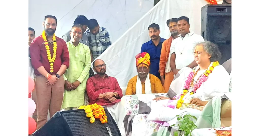 श्रीमद भागवत कथा आगरा, धाकड़ धर्मशाला कथा 2025, योगेंद्र उपाध्याय कथा आगरा, गोवर्धन महाराज कथा, इंद्र का घमंड, आगरा धार्मिक आयोजन, छप्पन भोग कथा, श्रद्धालु कथा आगरा