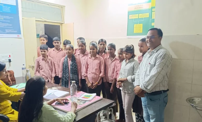 मिशन शक्ति 5.0, फतेहाबाद स्वास्थ्य केंद्र भ्रमण, बच्चों में स्वास्थ्य जागरूकता, बाल स्वास्थ्य अभियान, स्वच्छता शिक्षा, स्वस्थ खान-पान, प्राथमिक विद्यालय आगरा, टीकाकरण जागरूकता, स्वास्थ्य शिविर, बच्चों के लिए स्वास्थ्य शिक्षा