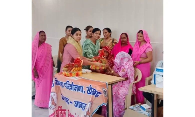 आगरा के खेरागढ़ में मिशन शक्ति 5.0 अभियान के तहत कन्या पूजन, कन्या भोज और गोद भराई कार्यक्रम हुआ संपन्न। विभागों ने स्टॉल लगाकर योजनाओं की जानकारी दी, 07 कन्या सुमंगला आवेदन भी हुए।