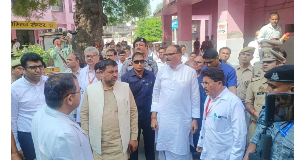 उपमुख्यमंत्री ब्रजेश पाठक, आगरा जिला अस्पताल निरीक्षण, आगरा स्वास्थ्य सेवाएं, स्वास्थ्य विभाग समीक्षा बैठक, सेवा पर्व स्वास्थ्य कैंप, आरोग्य मेले आगरा, महिलाओं का स्वास्थ्य अभियान, उत्तर प्रदेश स्वास्थ्य समाचार