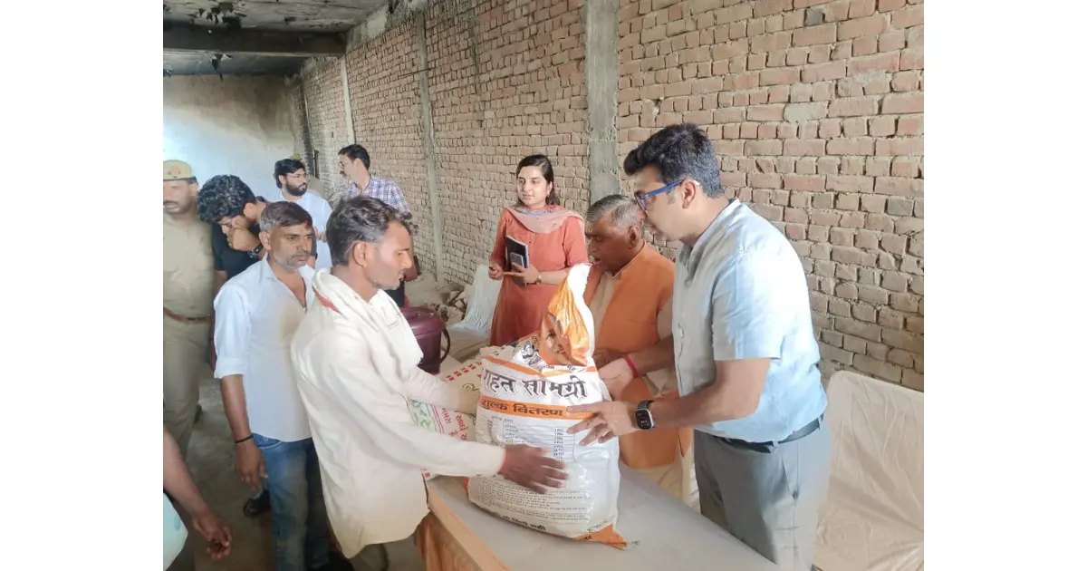 फतेहाबाद बाढ़ राहत, आगरा बाढ़ प्रभावित गांव, जिलाधिकारी अरविंद मल्लप्पा बंगारी, विधायक छोटेलाल वर्मा, फतेहाबाद बाढ़ निरीक्षण, बाढ़ राहत सामग्री वितरण, नगरिया रामकरण बाढ़, गढ़ी भज्जै बाढ़, आगरा बाढ़ समाचार, यूपी बाढ़ राहत 2025, फसल नुकसान सर्वे, बाढ़ मुआवजा उत्तर प्रदेश, आगरा समाचार