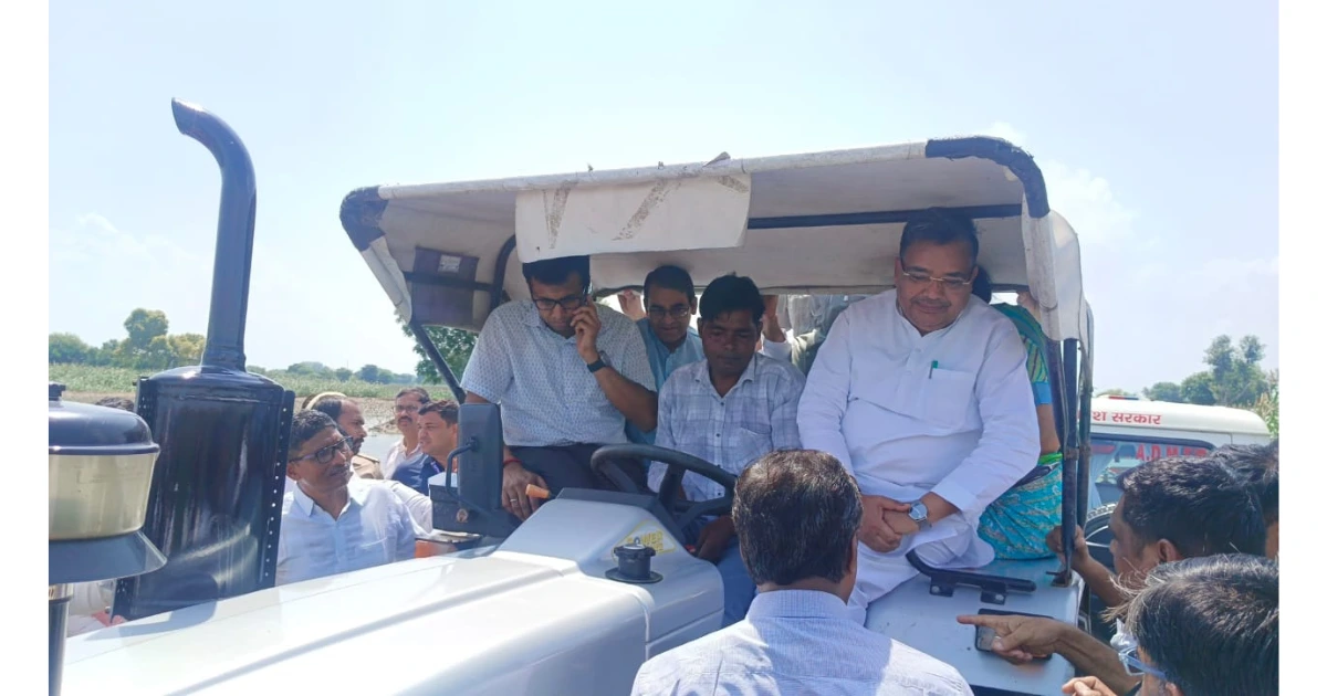 आगरा बाढ़ समाचार, जयवीर सिंह आगरा दौरा, बाढ़ राहत किट वितरण, मुख्यमंत्री आपदा राहत कोष, बाढ़ प्रभावित परिवार मुआवजा, आगरा बाढ़ अपडेट, पर्यटन मंत्री जयवीर सिंह, बाढ़ प्रभावित गांव आगरा, आगरा बाढ़ राहत शिविर, यमुना नदी कटान आगरा, बाढ़ आपदा राहत आगरा, आगरा न्यूज़ 2025