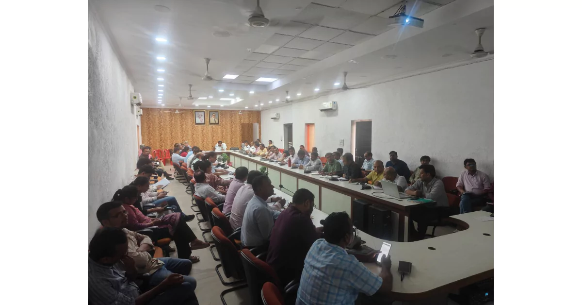 संचारी रोग नियंत्रण, आगरा संचारी रोग अभियान, आगरा दस्तक अभियान, जिलाधिकारी अरविंद मल्लप्पा बंगारी, आगरा स्वास्थ्य समिति बैठक, मलेरिया डेंगू रोकथाम आगरा, आगरा जिला स्वास्थ्य समाचार, शहरी ग्रामीण स्वास्थ्य योजना, आगरा जनजागरूकता अभियान, आगरा स्वास्थ्य विभाग अपडेट, दस्तक अभियान 2025, आगरा नागरिक स्वास्थ्य समाचार, जिला स्वास्थ्य निगरानी आगरा